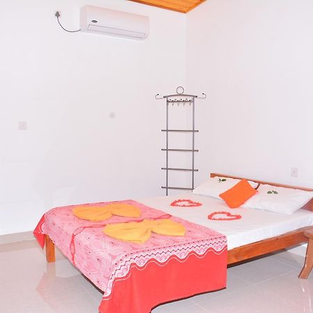Pleasant Park Holiday Inn Trikunamalaja Zewnętrze zdjęcie
