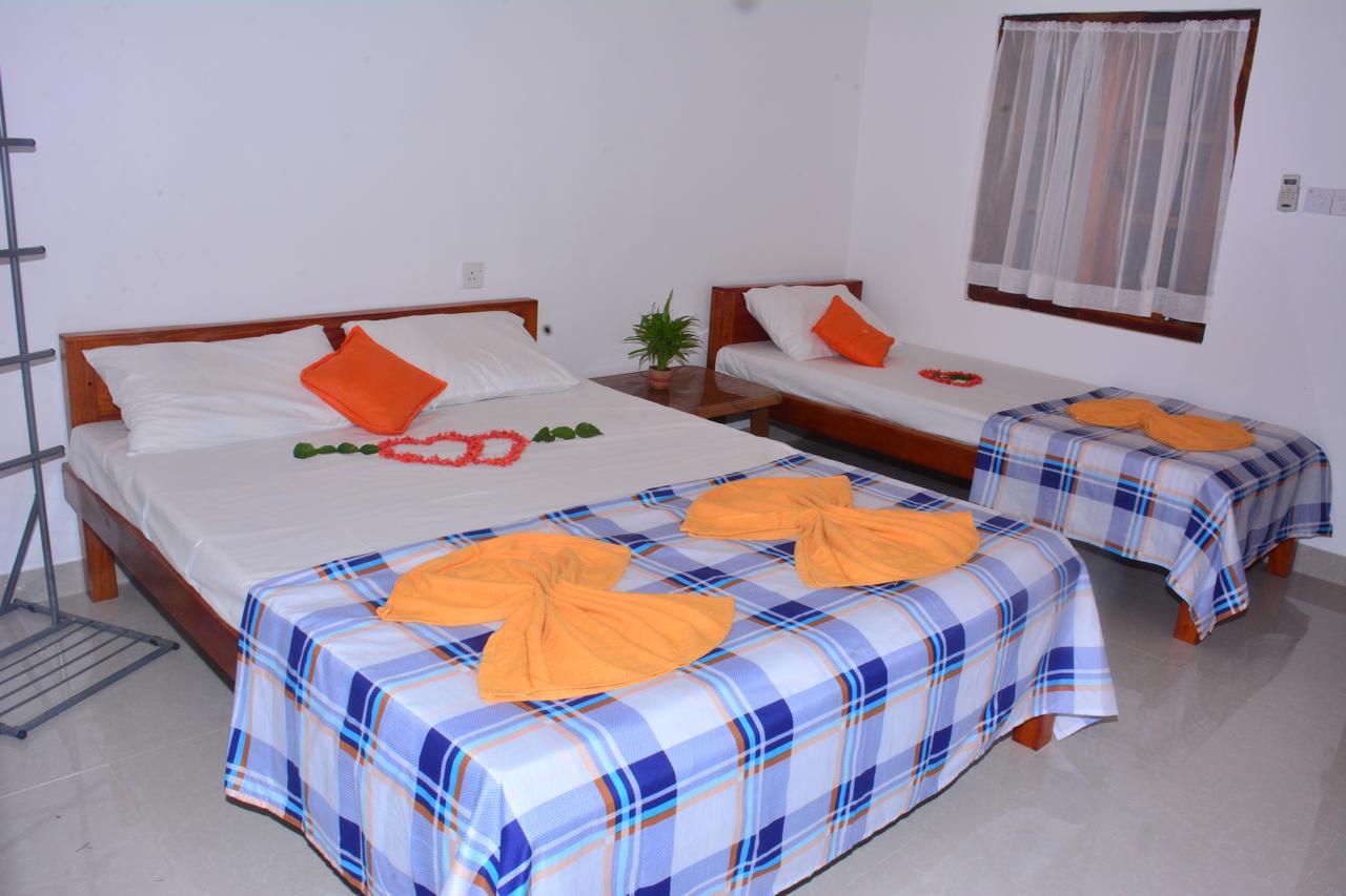 Pleasant Park Holiday Inn Trikunamalaja Zewnętrze zdjęcie